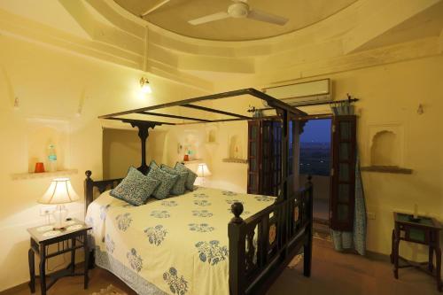 Bhainsrorgarh Fort Hotel