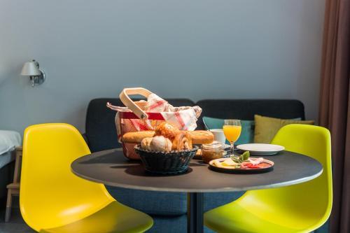 Marcel De Gand Business & Travel