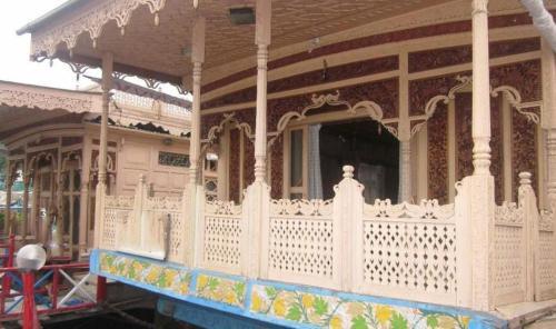 Bostan Gulistan Houseboat