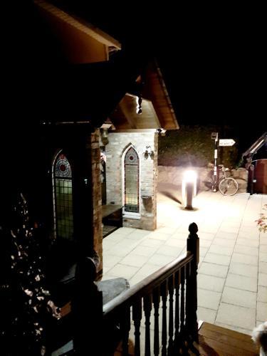 Riverside Lodge B & B