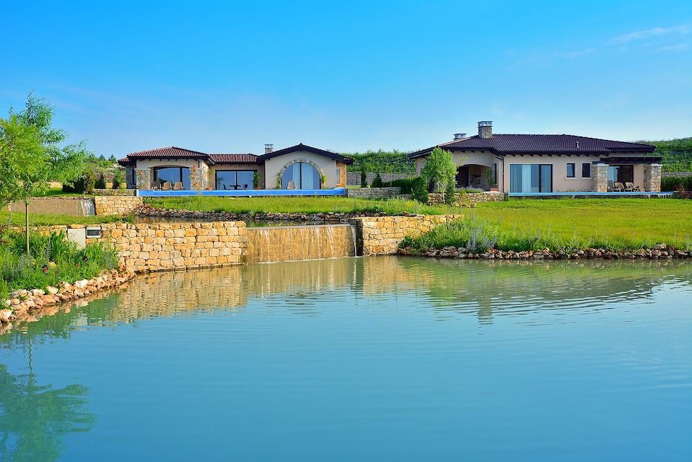 Blacksearama Golf & Villas