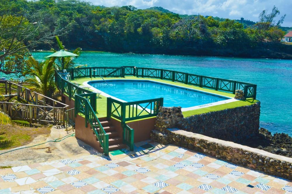 Le Mer Guest House & Villa Lucea
