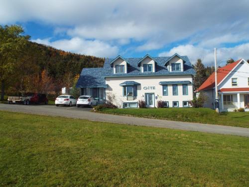 Gîte À L'abri Du Vent Bed And Breakfast
