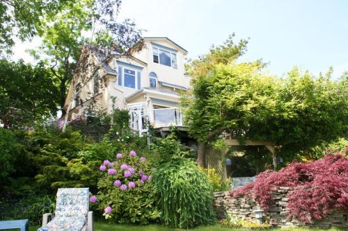 A Boat To Sea Bed & Breakfast