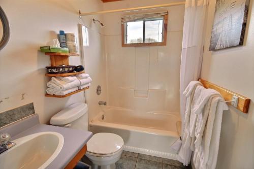 Cavendish Bosom Buddies Cottages & Suites