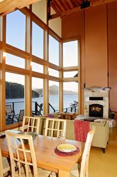 Eastman Waterfront Cottage