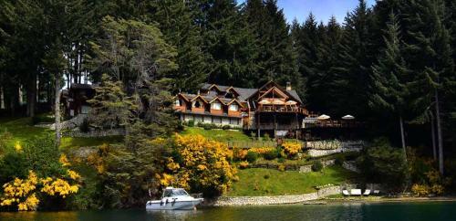 Dos Bahias Lake Resort