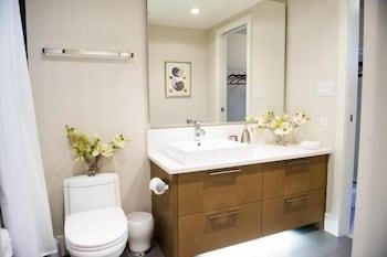 Executive Suites By Roseman Luna