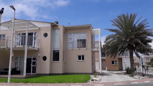 F1 Waterfront Estate Villa