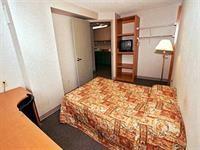 Hotel Sheridan College Residence