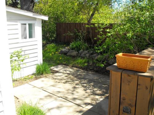 Far Far Away Guesthouse