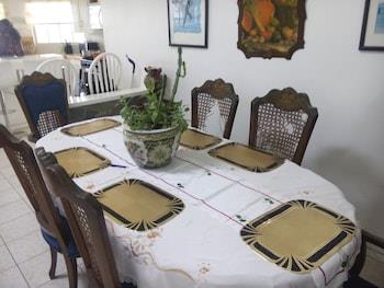 Miss J Bed And Breakfast