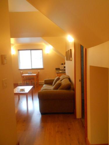 Easy On The Edge Bed & Breakfeast