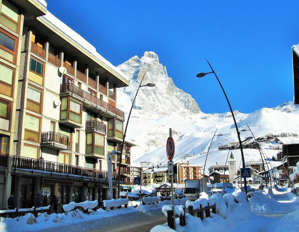 Cervino Valley House Rododendro