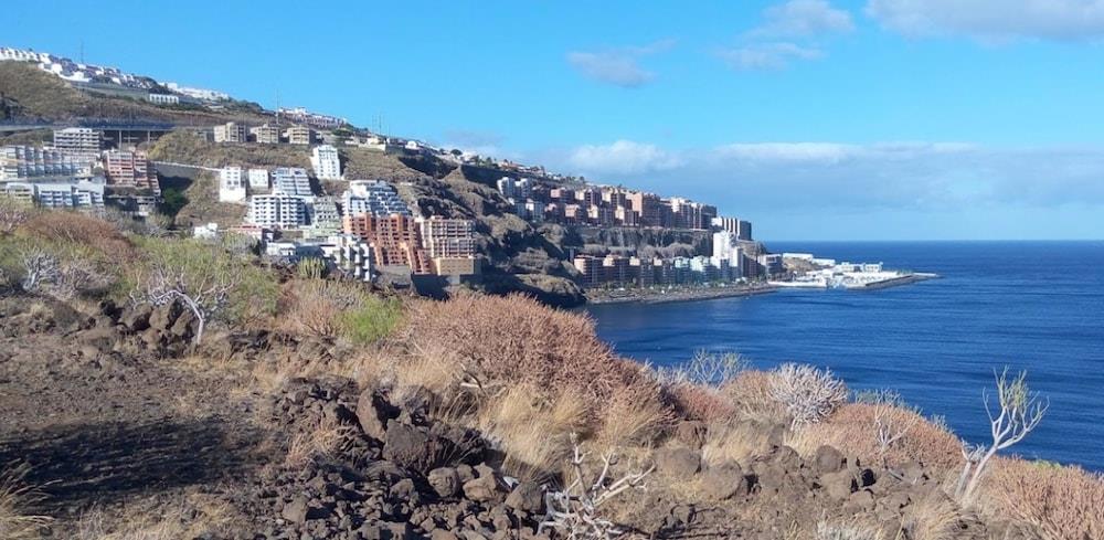 House With 3 Bedrooms in Candelaria  With Wonderful sea View  Pool Access  Enclosed Garden