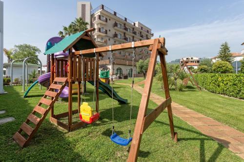 Almaluna Hotel & Resort