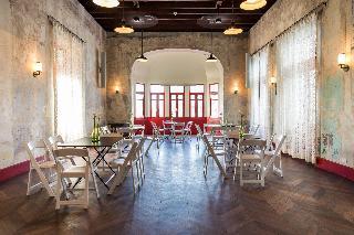 American Trade Hotel