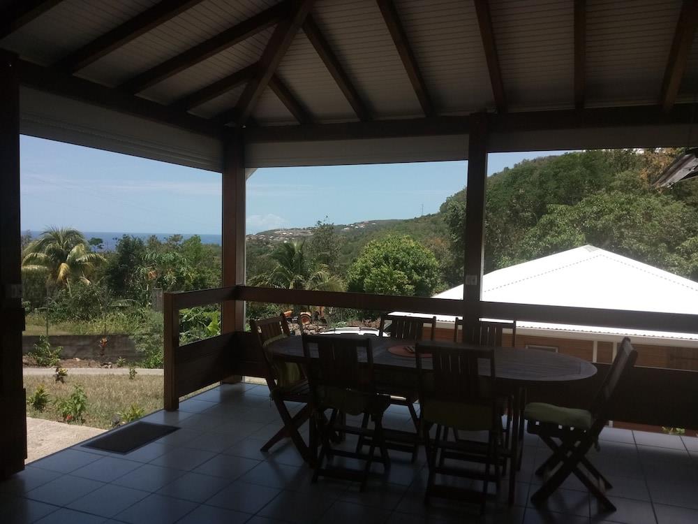 Bungalow With 2 Rooms In Bouillante With Wonderful Sea View Enclosed
