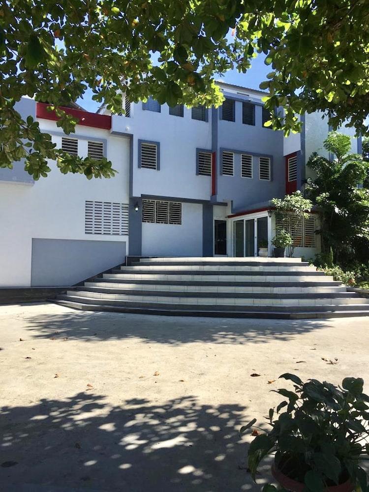 Auber Cayes Guest House