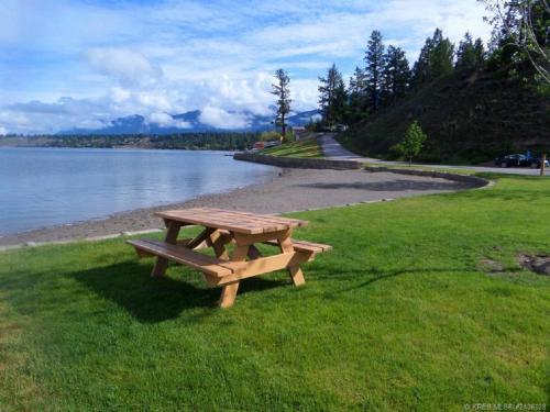 Akiskinook Waterfront Resort