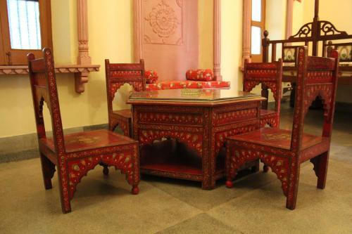 Ishwari Niwas Palace