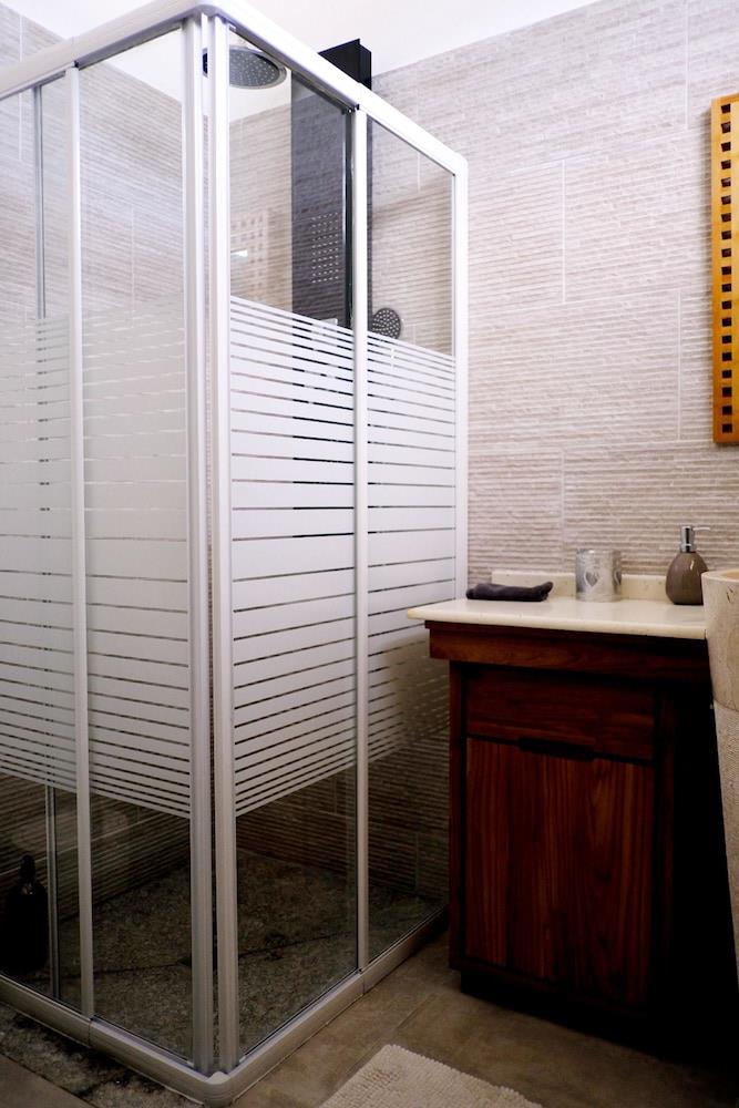 Amazing Villa With 3 Bedrooms in Saint-francois, With Wonderful sea Vi