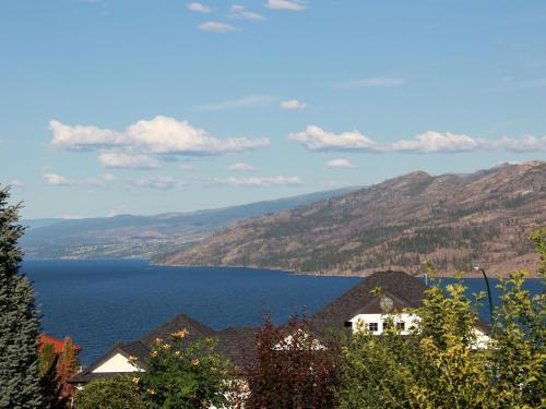 Peachland Lakeview Vacation Suite