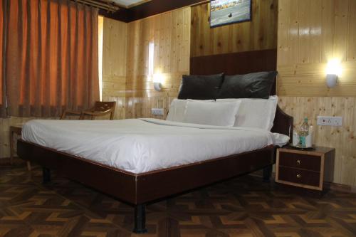 Fluorescence Hotel & Restaurant