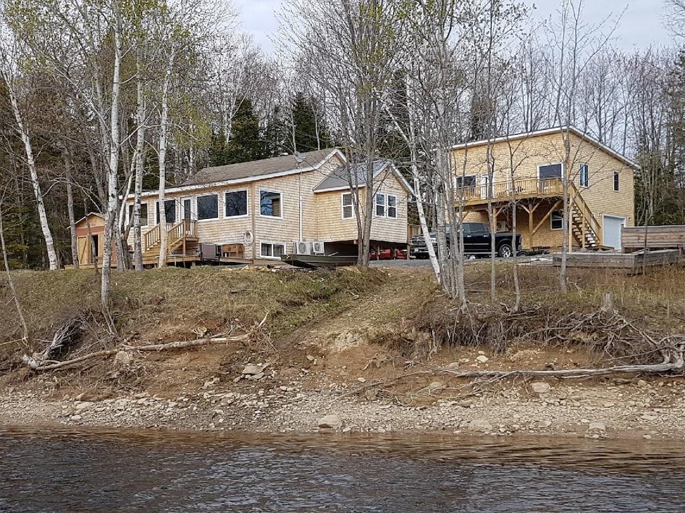 Striper Fishing & Hunting Lodge