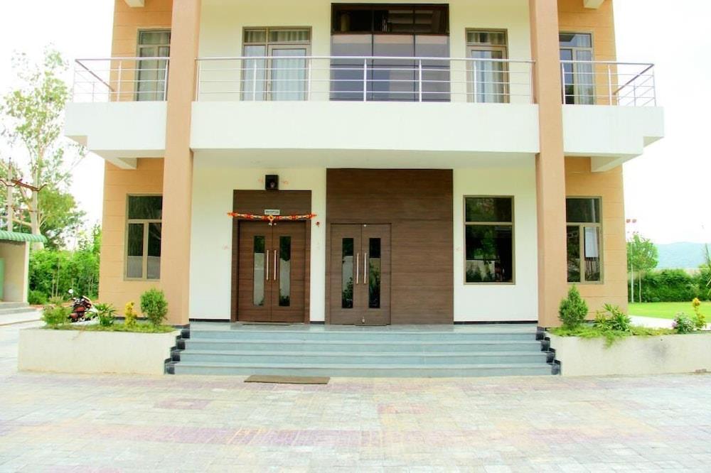 Skyzone Greens Resort