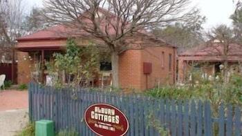 Albury Cottages