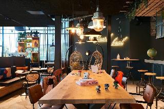 Moxy Amsterdam Schiphol Airport