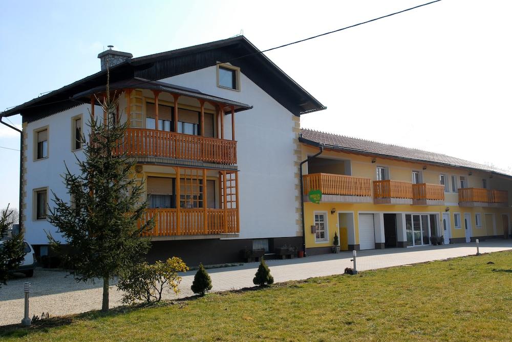 Tourist Farm Salamun