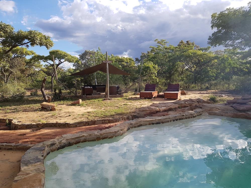 Ama Amanzi Bush Lodge
